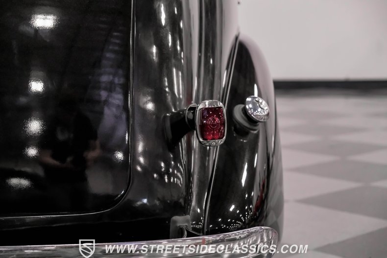 Chevrolet-Master-deluxe-1937-Black-Metallic-Black-35