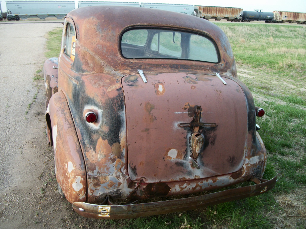 Chevrolet-Master-deluxe-1939-black-tan-3
