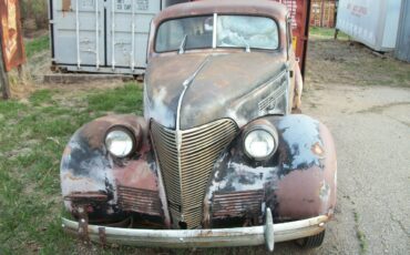 Chevrolet-Master-deluxe-1939-black-tan