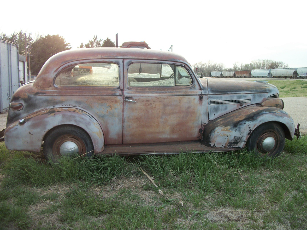 Chevrolet-Master-deluxe-1939-black-tan-9
