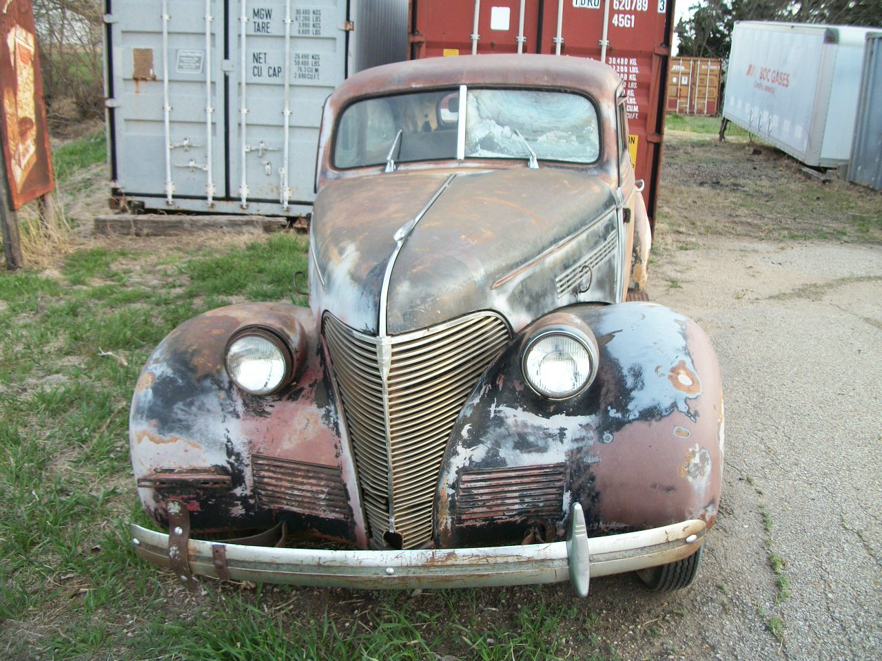 Chevrolet-Master-deluxe-1939-black-tan
