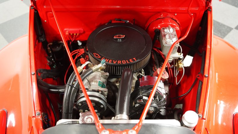 Chevrolet-Master-deluxe-1940-Race-Red-Cream-1