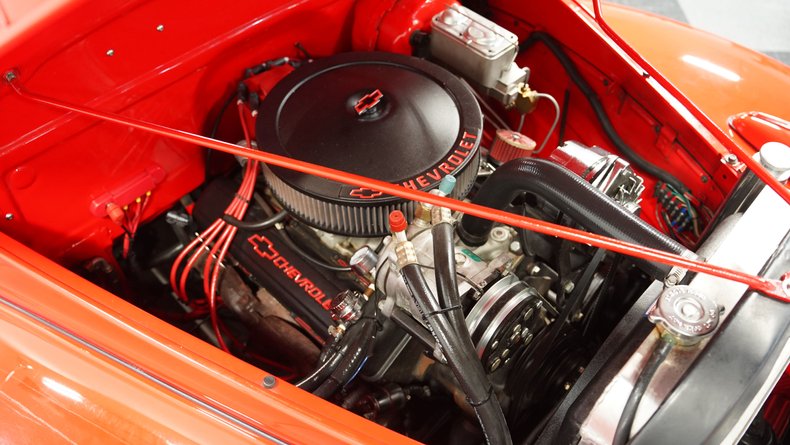 Chevrolet-Master-deluxe-1940-Race-Red-Cream-24