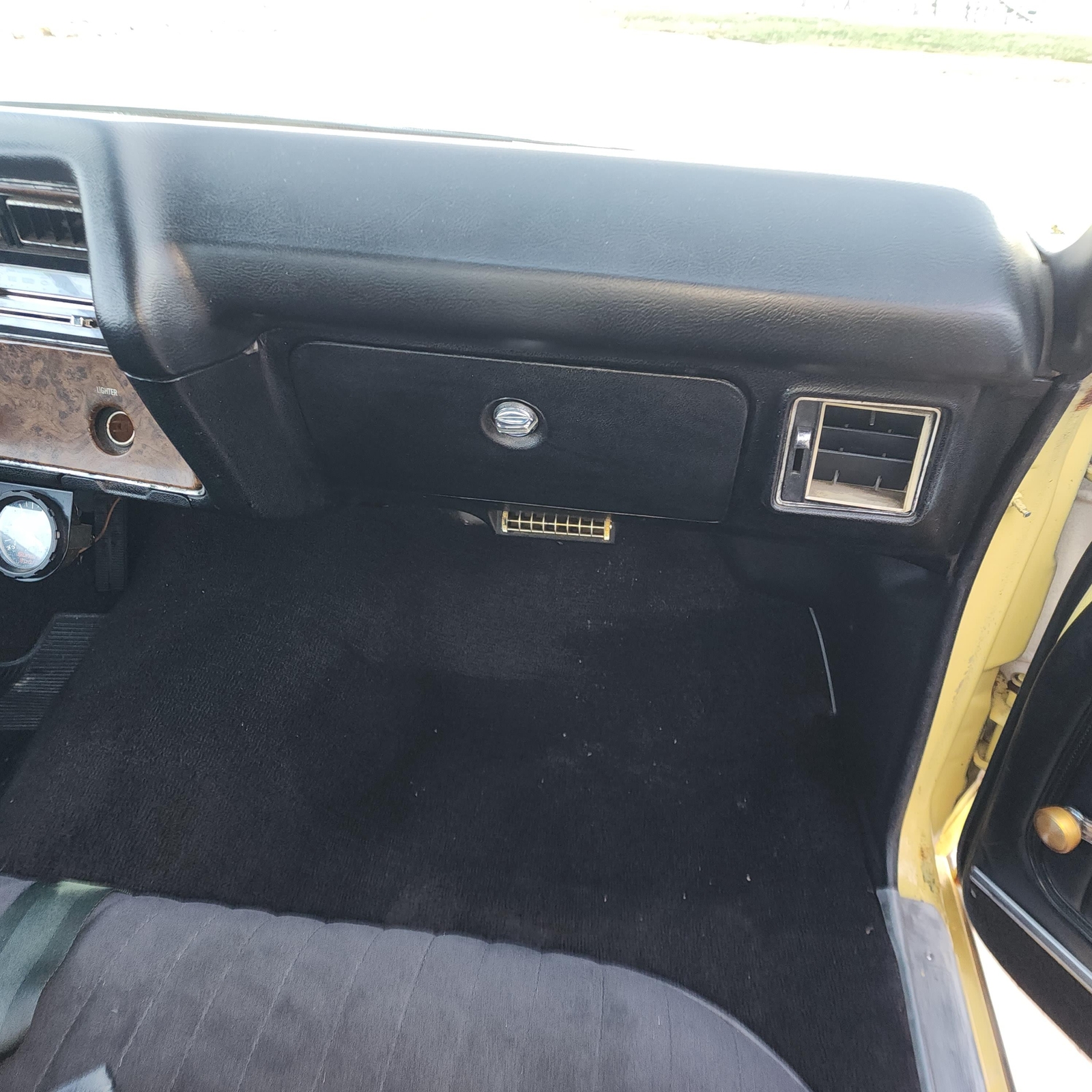 Chevrolet-Monte-Carlo-1970-2-Door-16