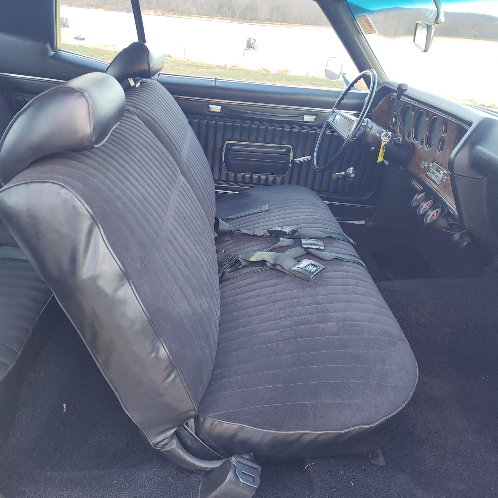 Chevrolet-Monte-Carlo-1970-2-Door-23