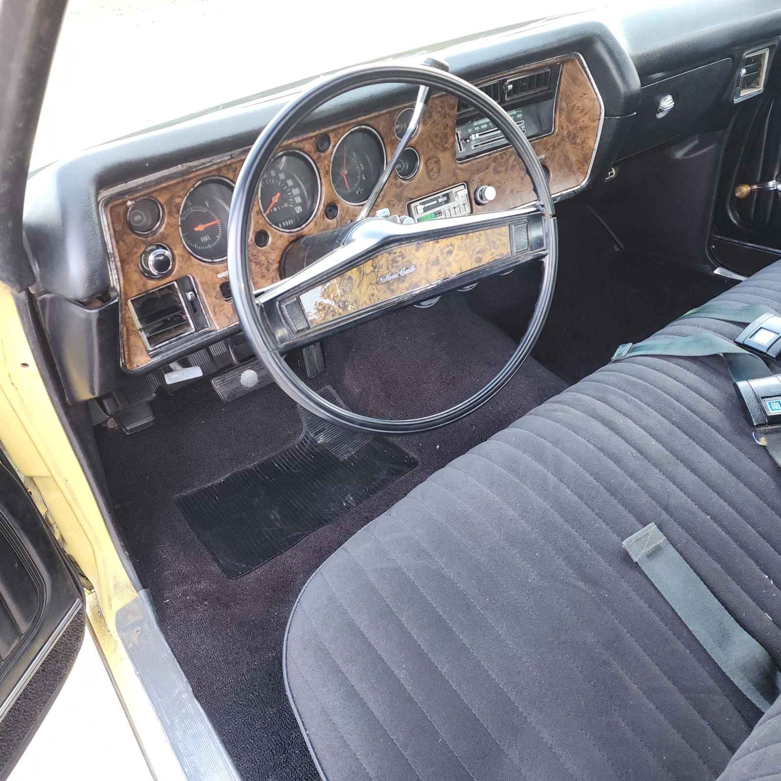 Chevrolet-Monte-Carlo-1970-2-Door-24