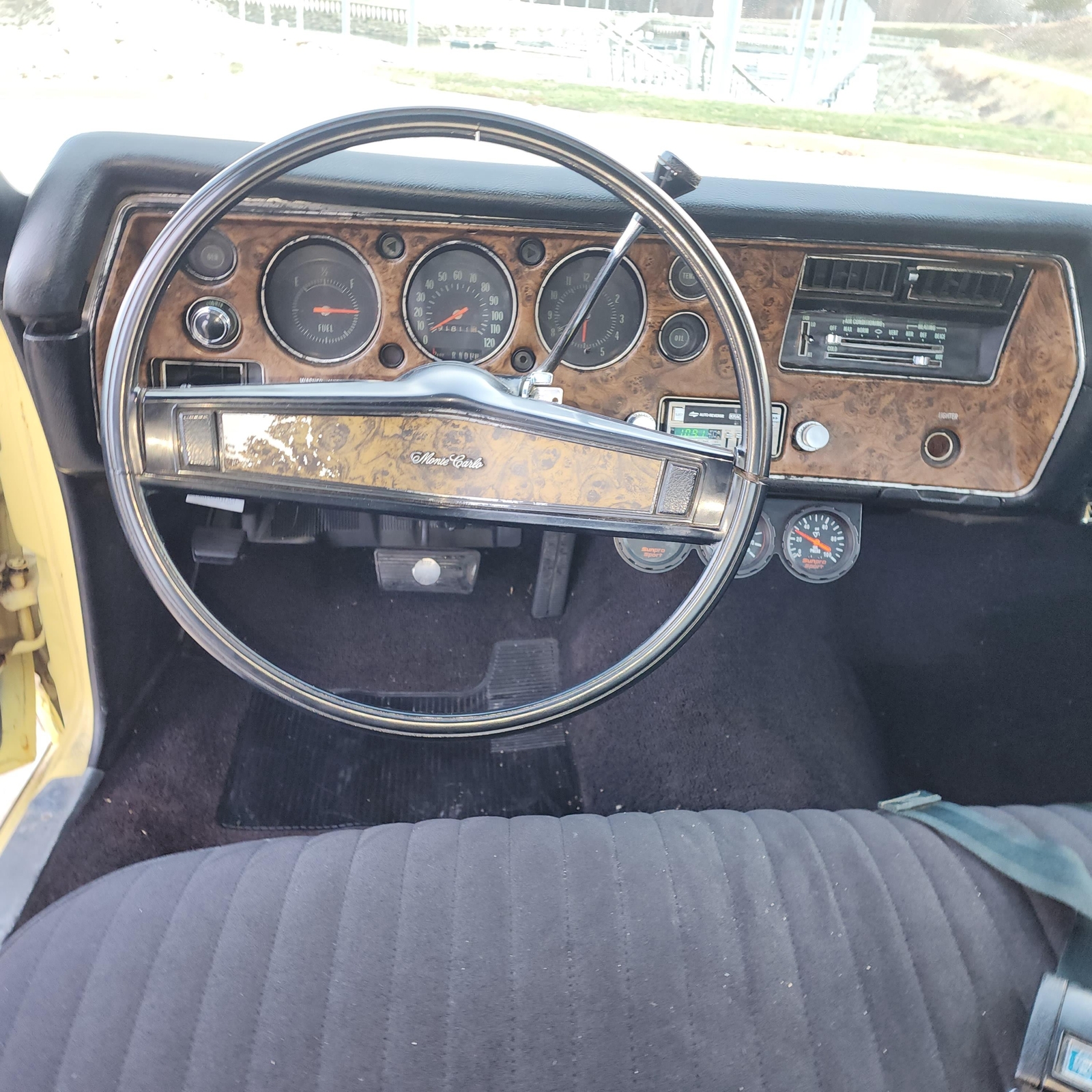 Chevrolet-Monte-Carlo-1970-2-Door-25
