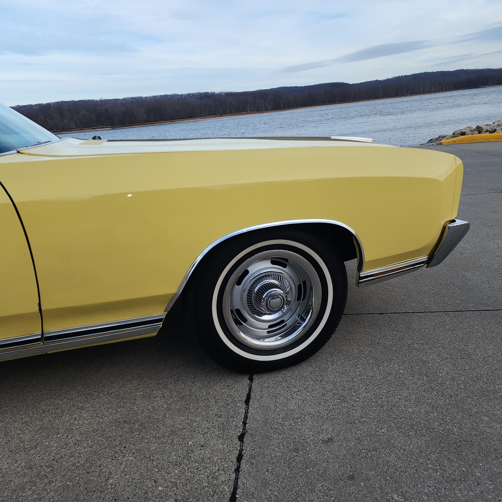 Chevrolet-Monte-Carlo-1970-2-Door-3