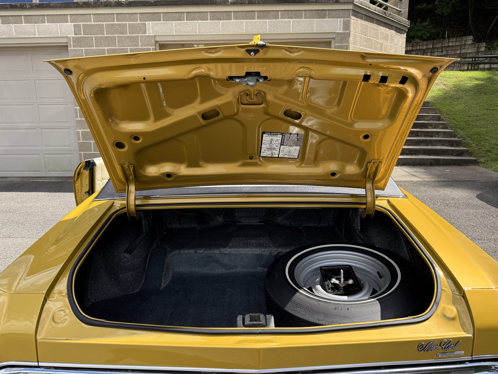 Chevrolet-Monte-Carlo-1971-11