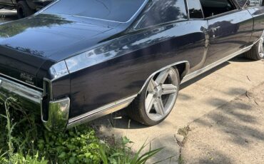 Chevrolet-Monte-Carlo-1971-2