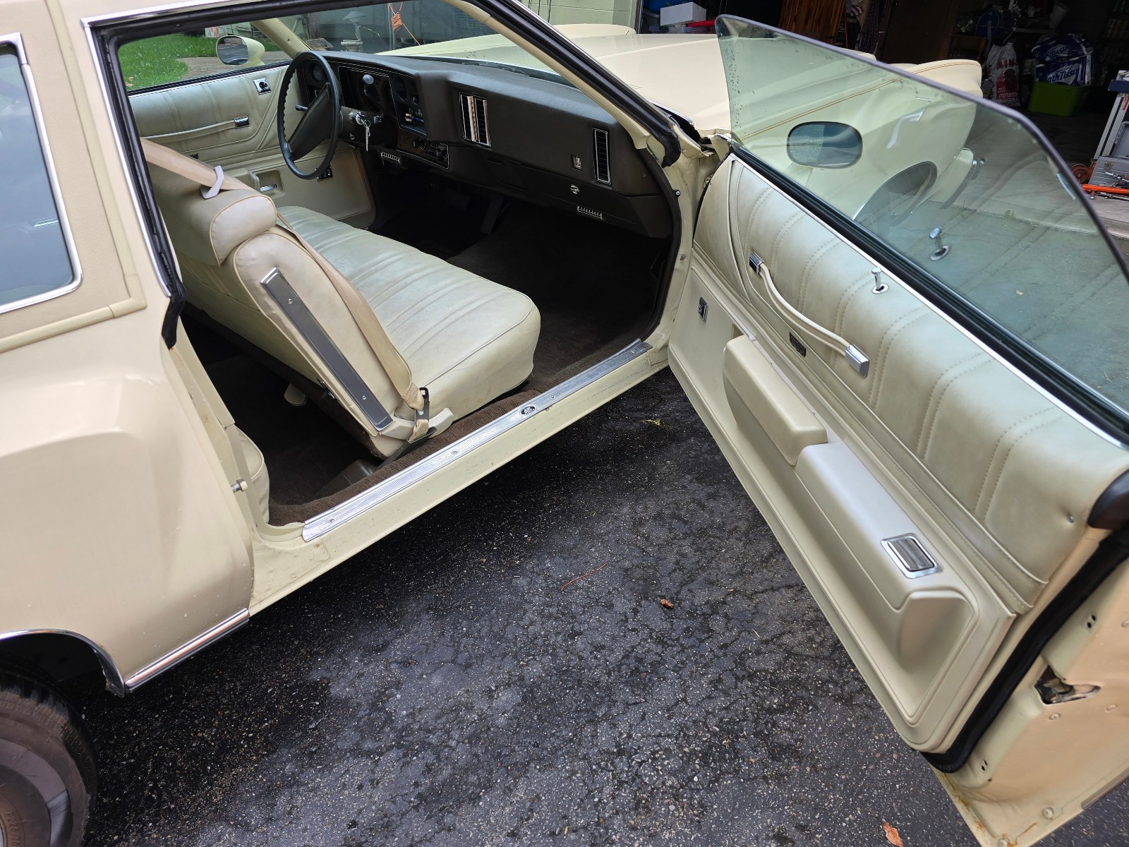 Chevrolet-Monte-Carlo-1974-Coupe-12