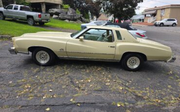 Chevrolet-Monte-Carlo-1974-Coupe-3