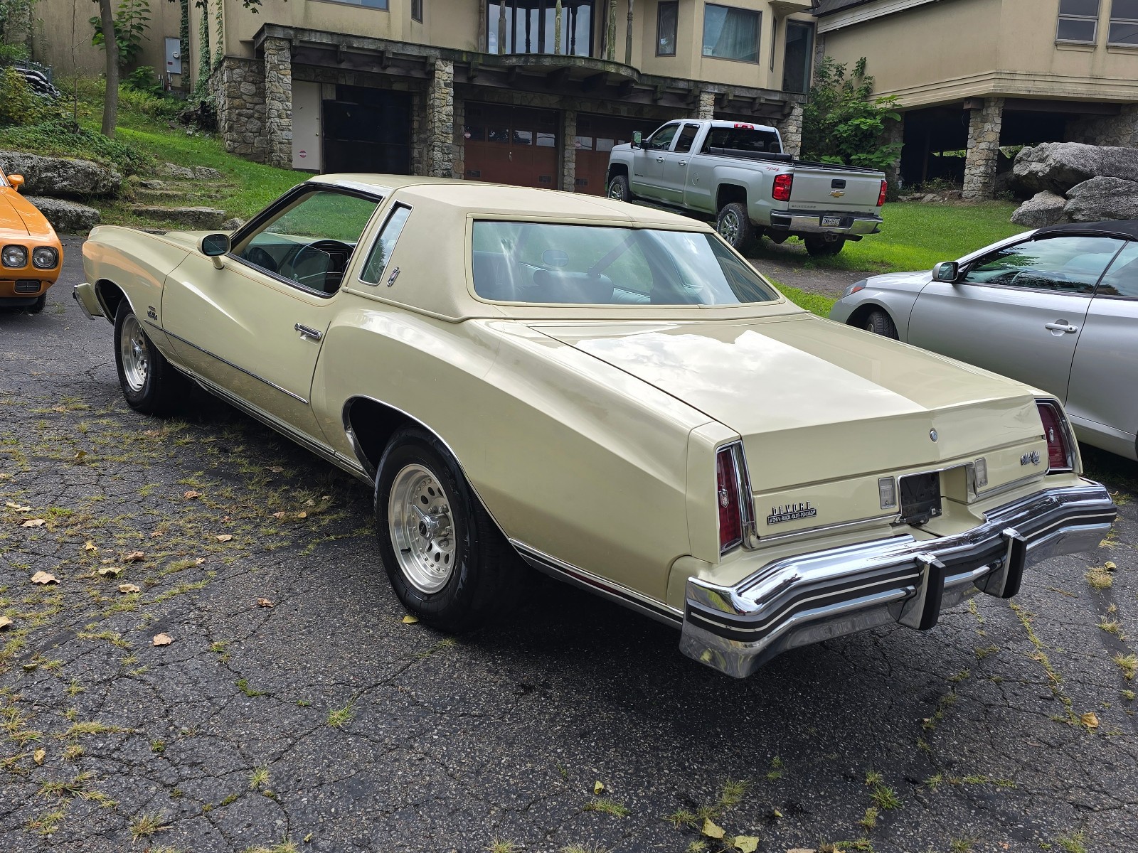Chevrolet-Monte-Carlo-1974-Coupe-4