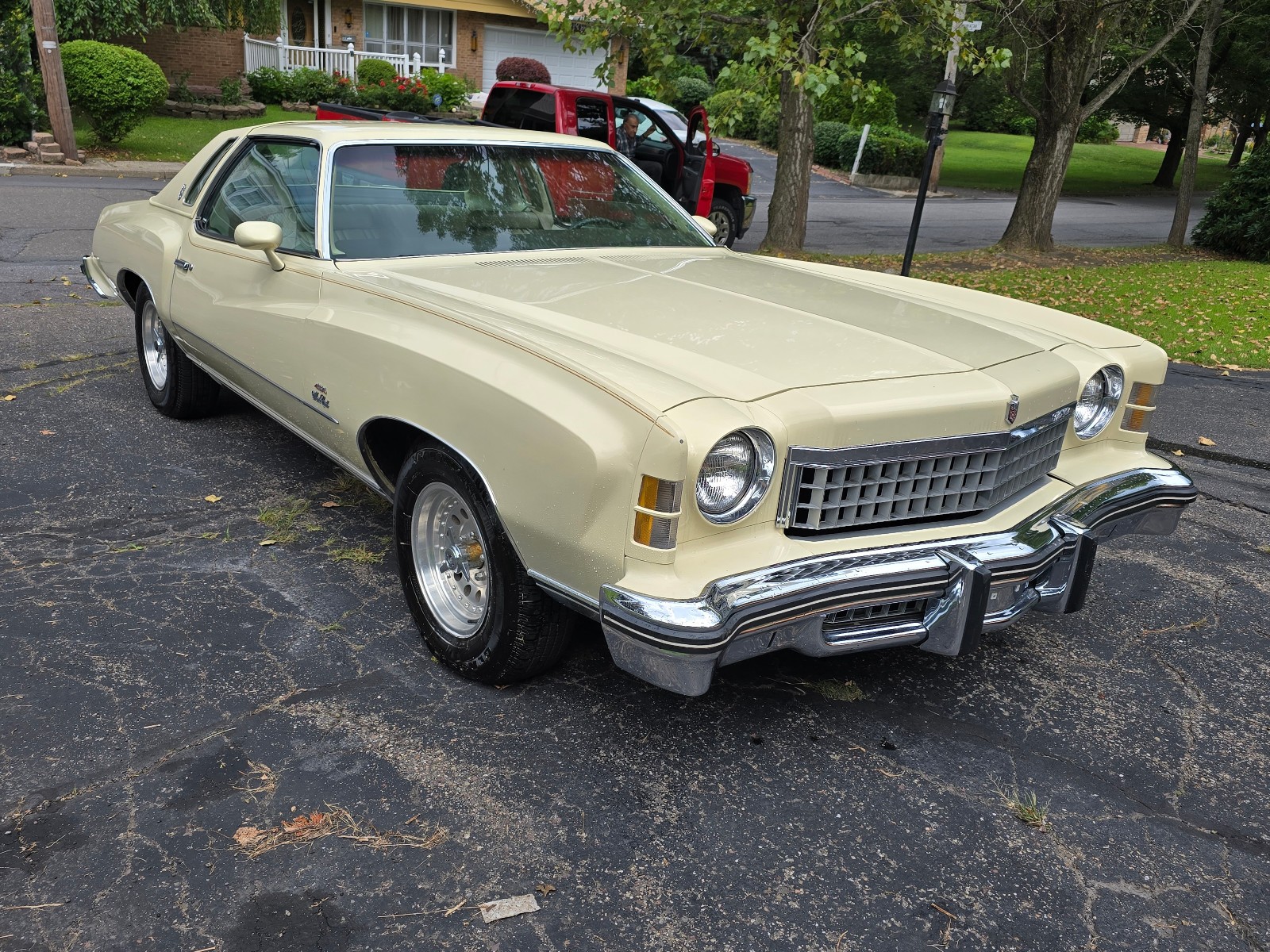 Chevrolet-Monte-Carlo-1974-Coupe