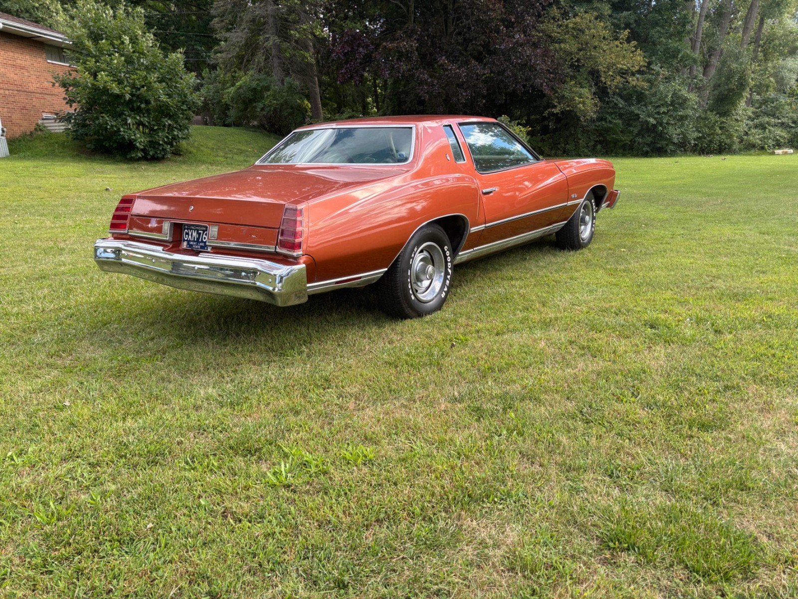 Chevrolet-Monte-Carlo-1975-1