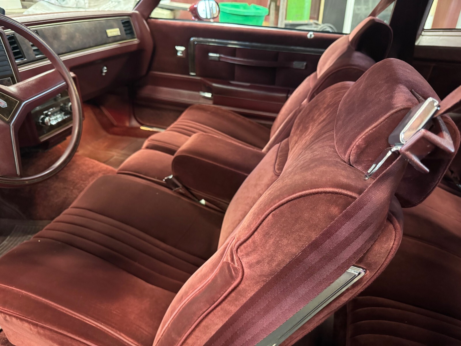 Chevrolet-Monte-Carlo-1983-Coupe-4