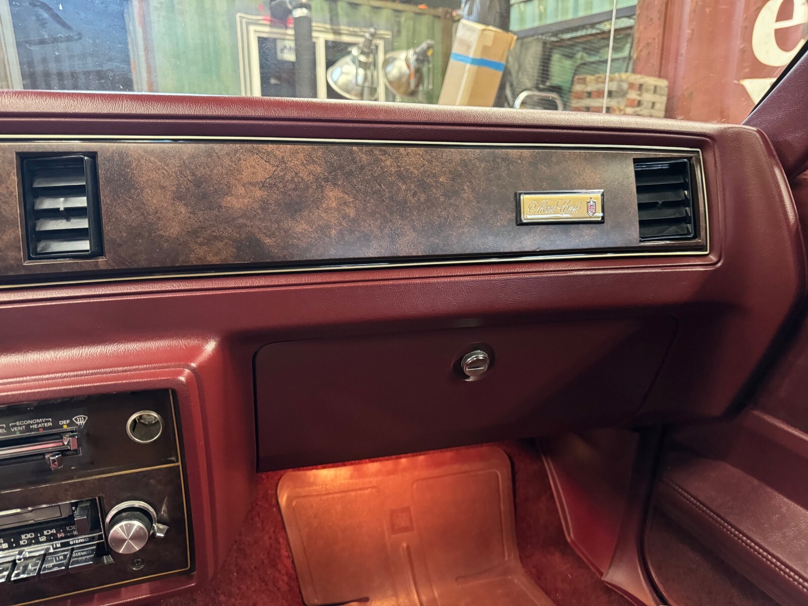 Chevrolet-Monte-Carlo-1983-Coupe-8