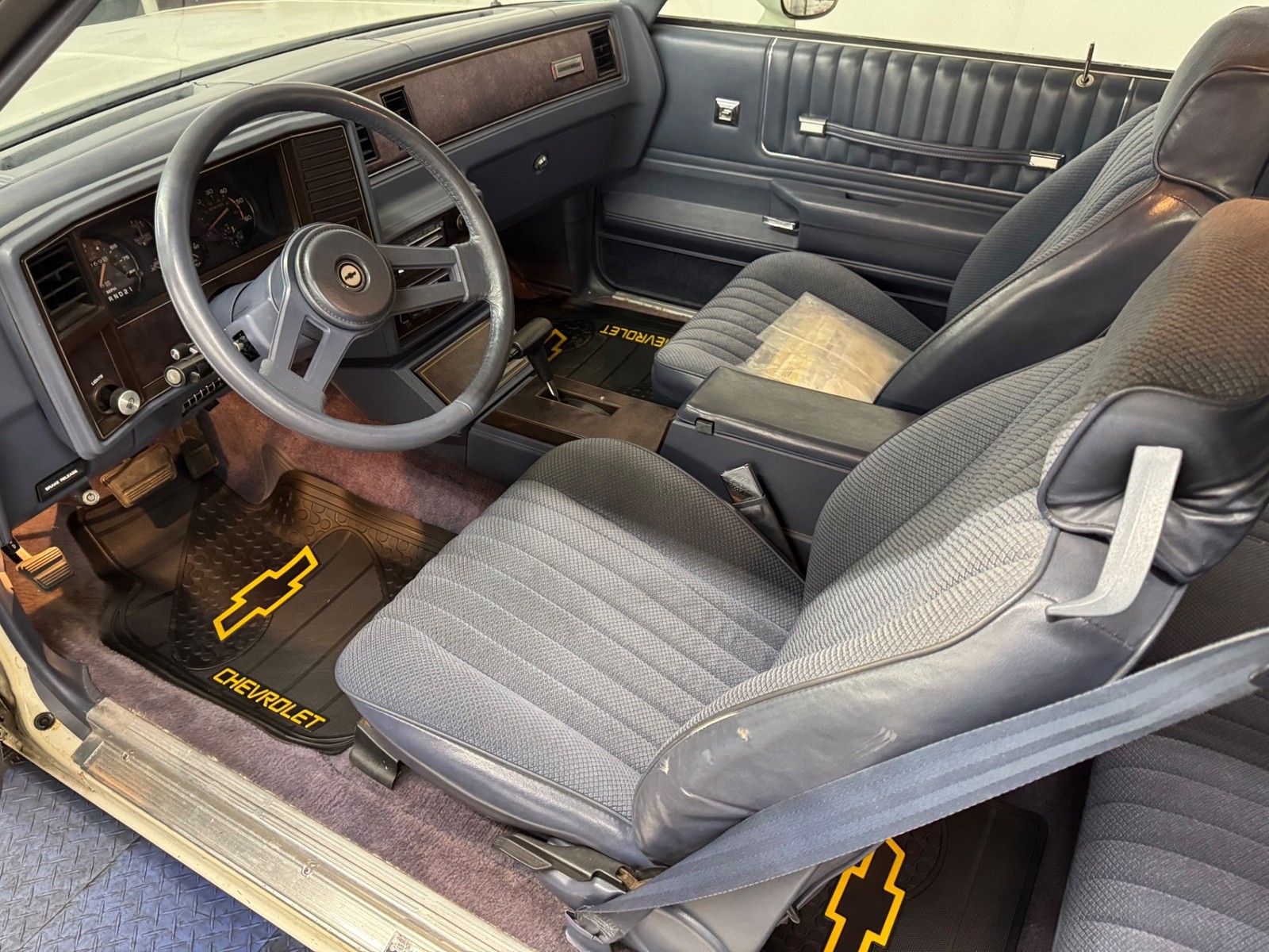 Chevrolet-Monte-Carlo-1984-Coupe-14