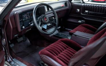 Chevrolet-Monte-Carlo-1985-Coupe-1