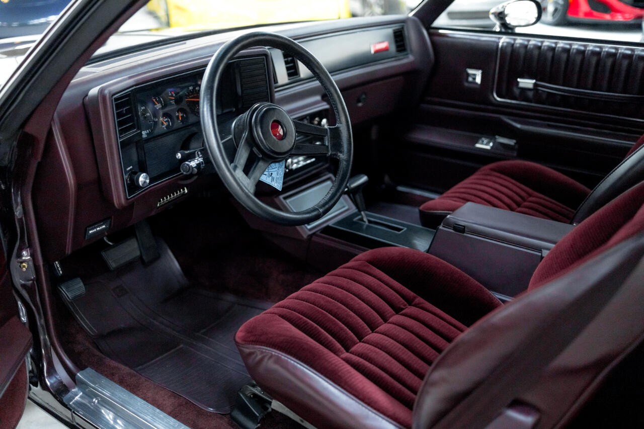 Chevrolet-Monte-Carlo-1985-Coupe-1