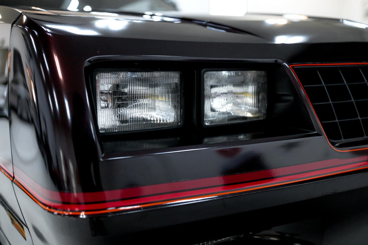 Chevrolet-Monte-Carlo-1985-Coupe-13