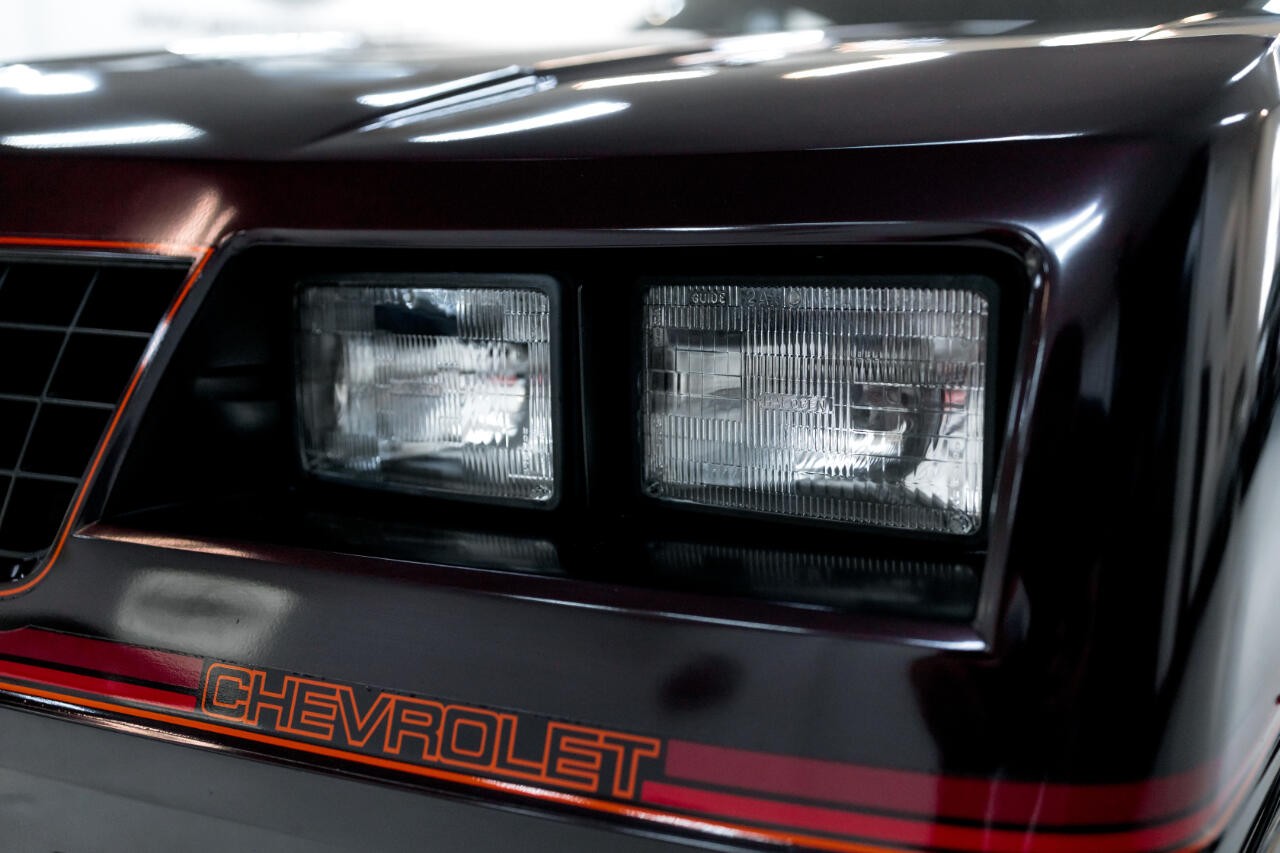 Chevrolet-Monte-Carlo-1985-Coupe-14