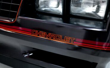 Chevrolet-Monte-Carlo-1985-Coupe-17
