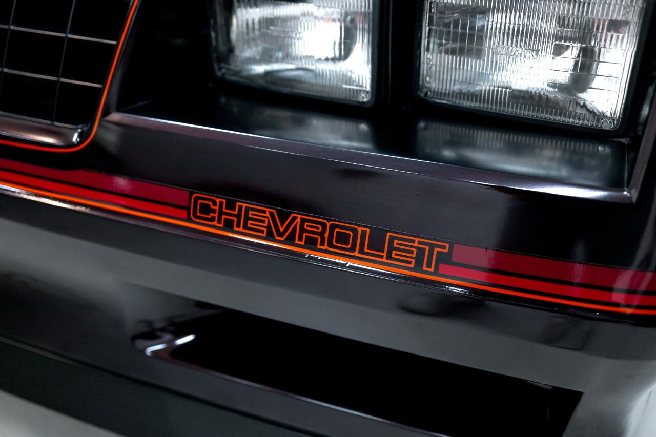 Chevrolet-Monte-Carlo-1985-Coupe-17