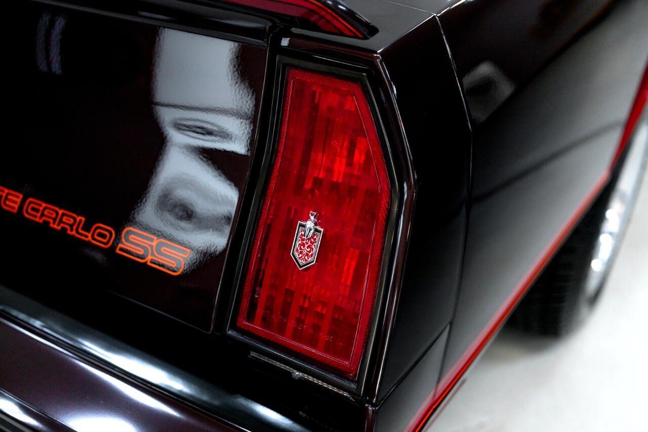 Chevrolet-Monte-Carlo-1985-Coupe-28