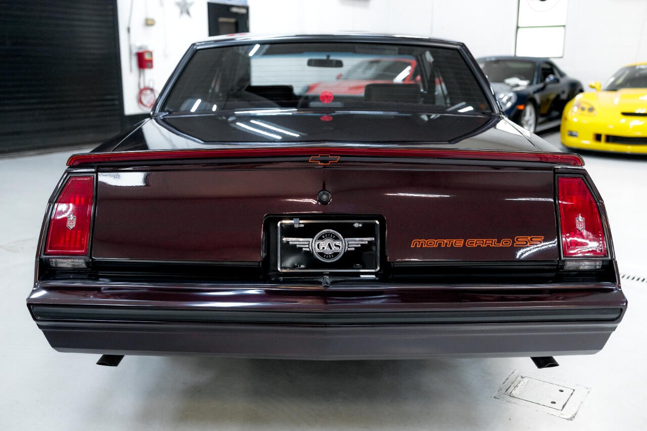 Chevrolet-Monte-Carlo-1985-Coupe-8