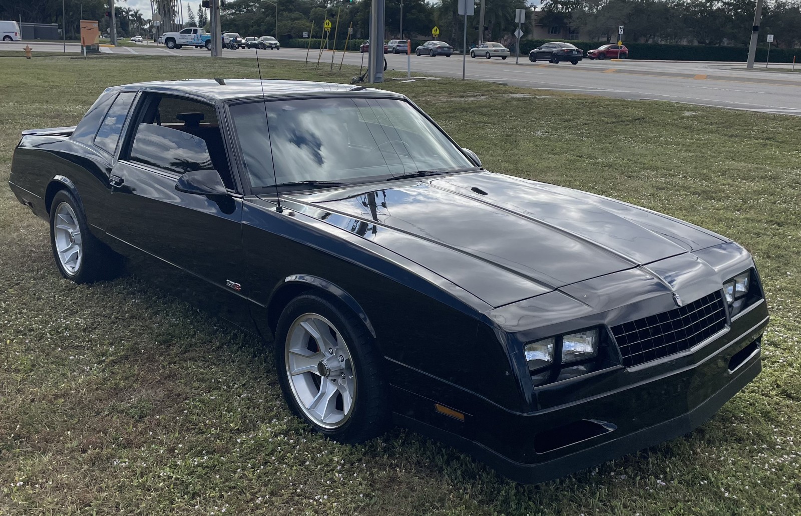 Chevrolet-Monte-Carlo-1988-Coupe-1