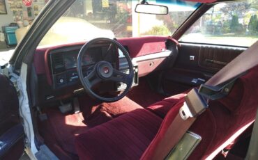 Chevrolet-Monte-Carlo-1988-Coupe-2