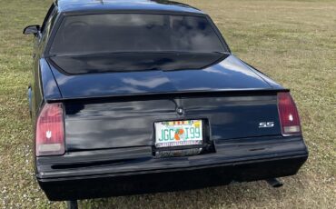 Chevrolet-Monte-Carlo-1988-Coupe-3