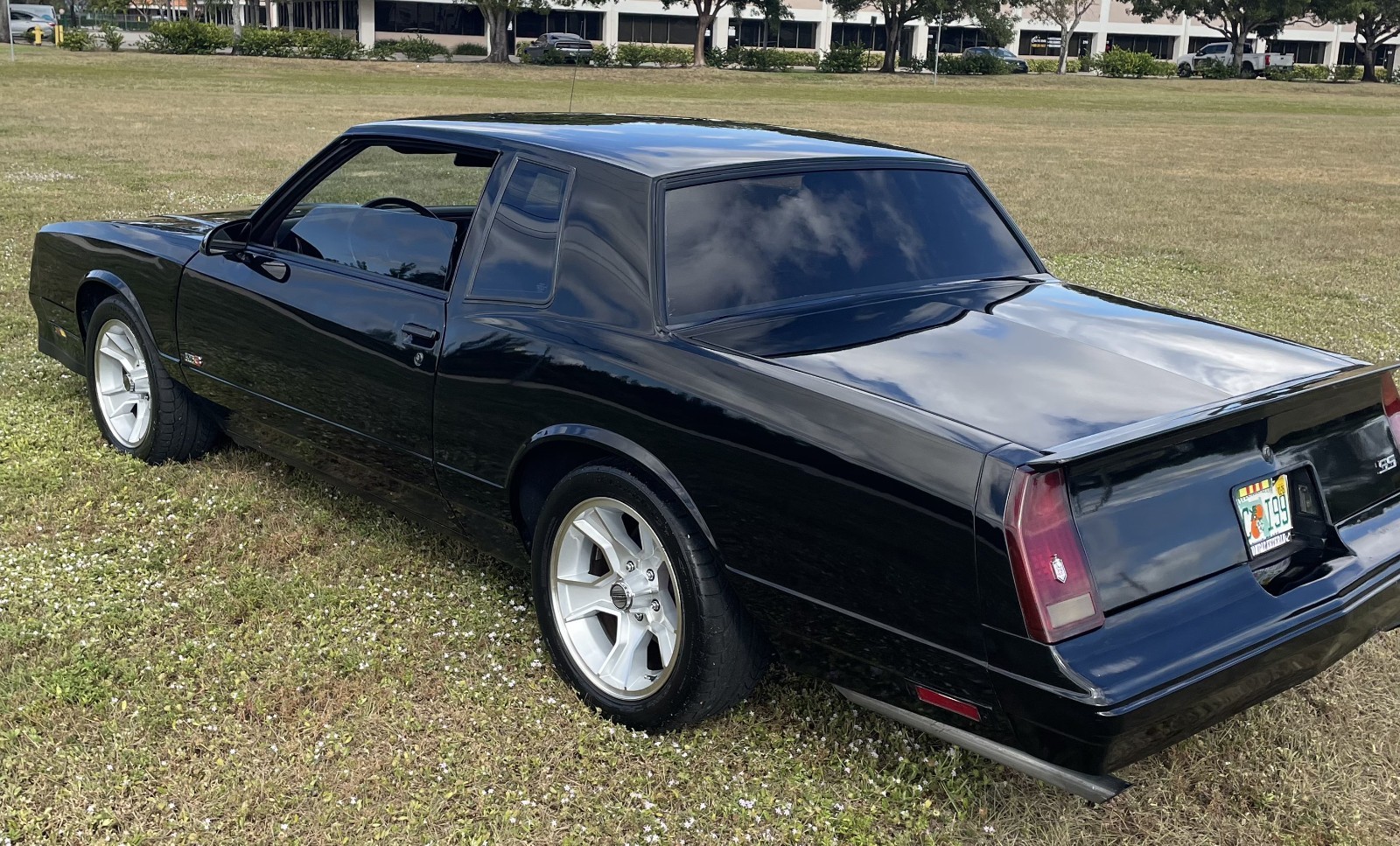 Chevrolet-Monte-Carlo-1988-Coupe-4