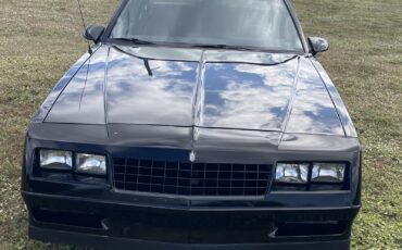 Chevrolet-Monte-Carlo-1988-Coupe-5