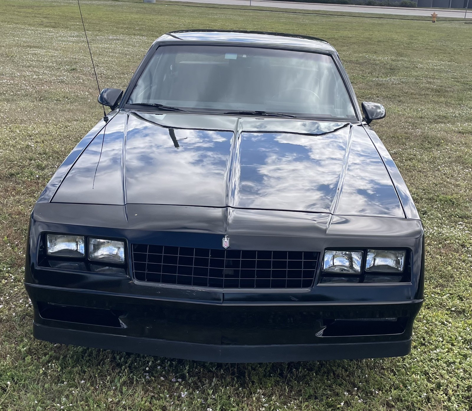Chevrolet-Monte-Carlo-1988-Coupe-5