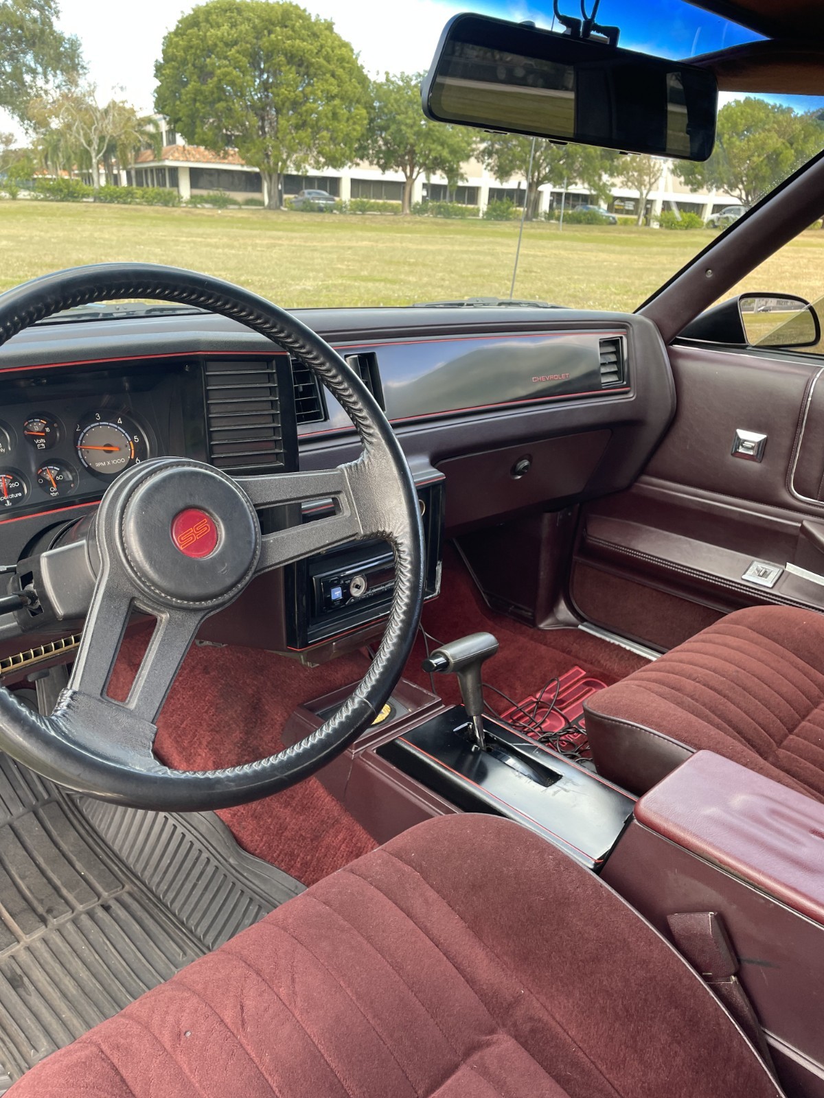 Chevrolet-Monte-Carlo-1988-Coupe-8