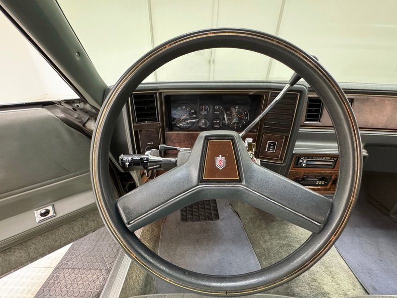 Chevrolet-Monte-carlo-1983-Pebble-Gray-Metallic-Gray-35