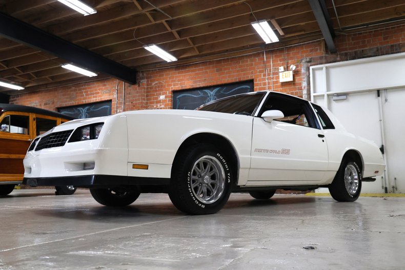 Chevrolet-Monte-carlo-1986-White-Burgundy-12
