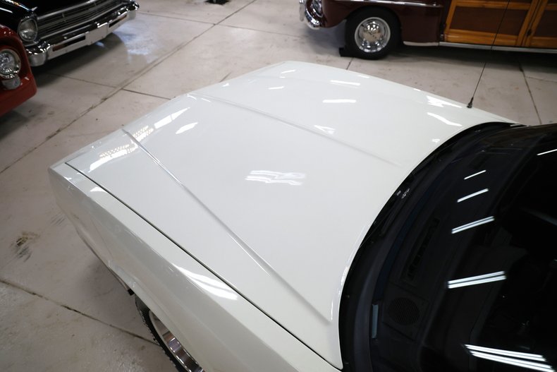 Chevrolet-Monte-carlo-1986-White-Burgundy-16