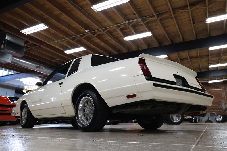 Chevrolet-Monte-carlo-1986-White-Burgundy-2