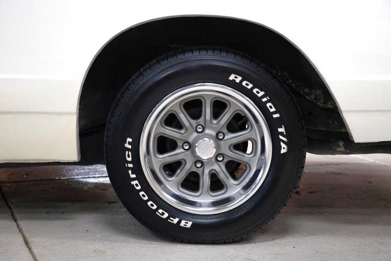 Chevrolet-Monte-carlo-1986-White-Burgundy-21