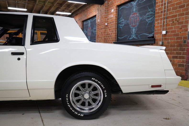 Chevrolet-Monte-carlo-1986-White-Burgundy-22