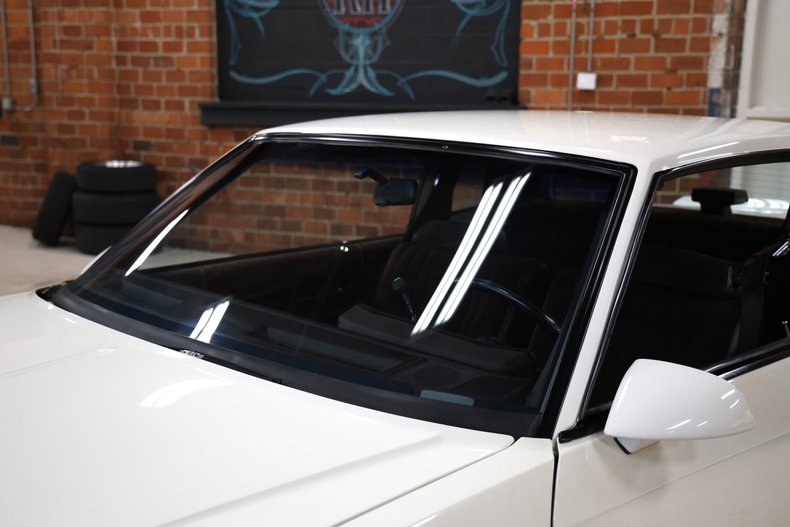 Chevrolet-Monte-carlo-1986-White-Burgundy-24