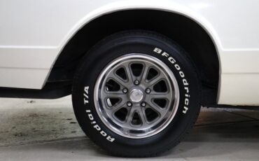 Chevrolet-Monte-carlo-1986-White-Burgundy-3