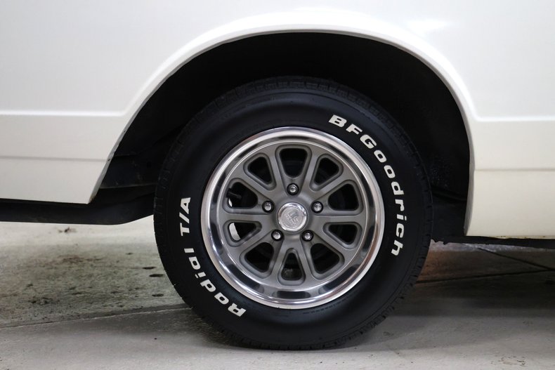 Chevrolet-Monte-carlo-1986-White-Burgundy-3