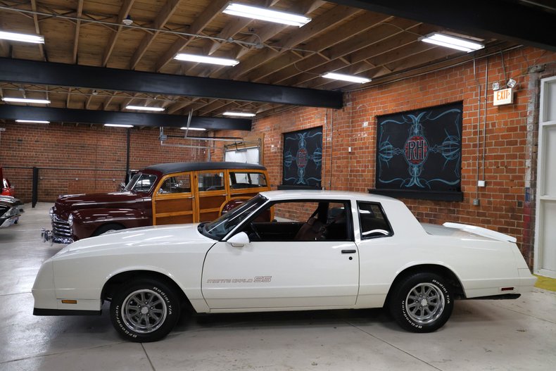 Chevrolet-Monte-carlo-1986-White-Burgundy-34