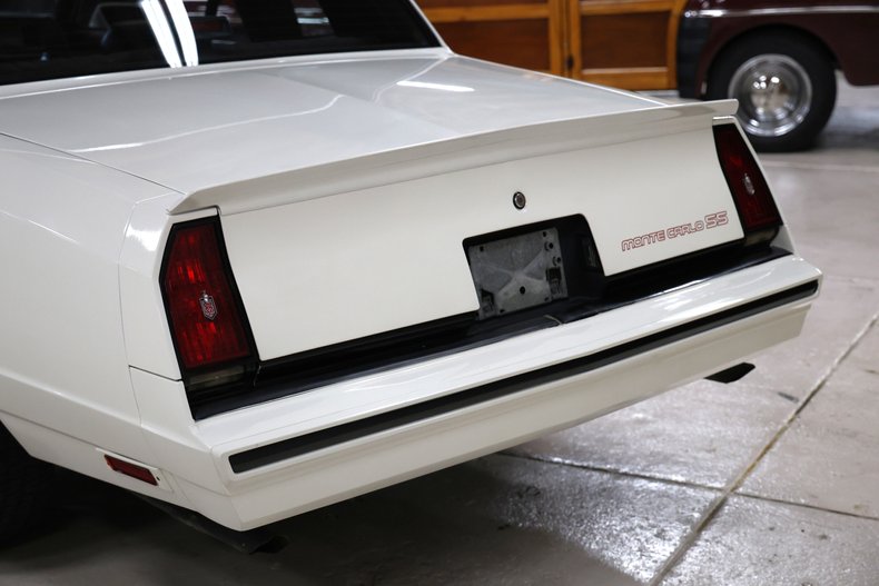 Chevrolet-Monte-carlo-1986-White-Burgundy-39