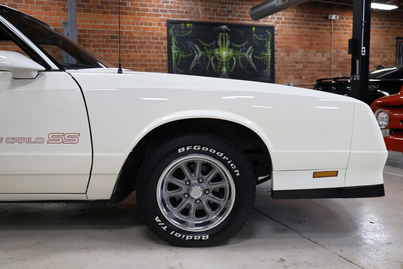 Chevrolet-Monte-carlo-1986-White-Burgundy-4