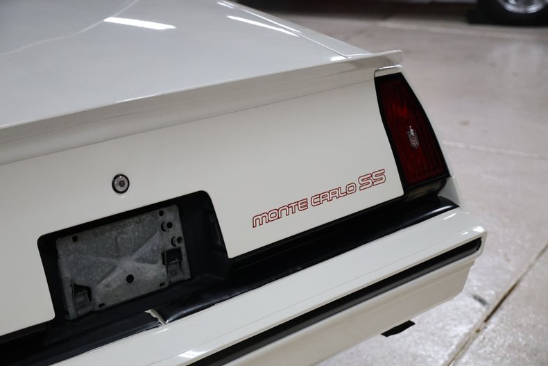 Chevrolet-Monte-carlo-1986-White-Burgundy-42